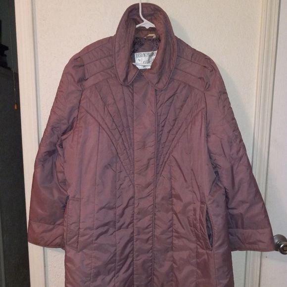 Aurora international Jackets & Blazers - VINTAGE AURORA INTERNATIONAL PUFFER COAT/JACKET